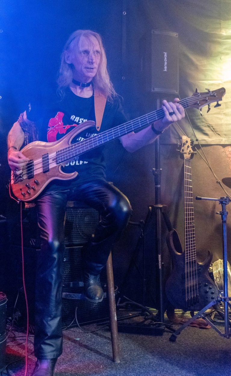 Ludger Abrat- Bassspieler